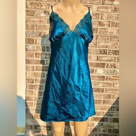 Secret Treasures Intimates & Sleepwear 2x Teal Emerald Green Lace